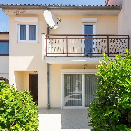 Haus Viktoria In Mit Garten In Strandnaehe * Porec