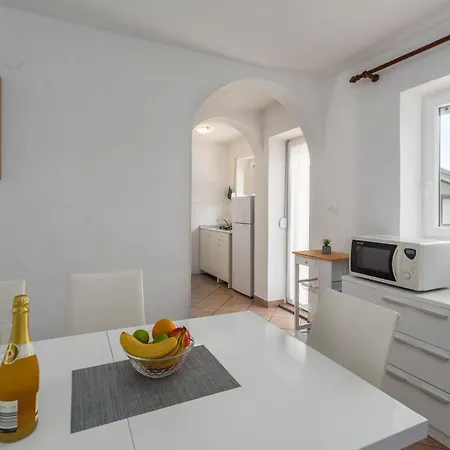 Haus Viktoria In Mit Garten In Strandnaehe Tatil Evi Poreč