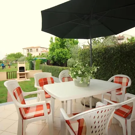 Haus Viktoria In Mit Garten In Strandnaehe * Poreč